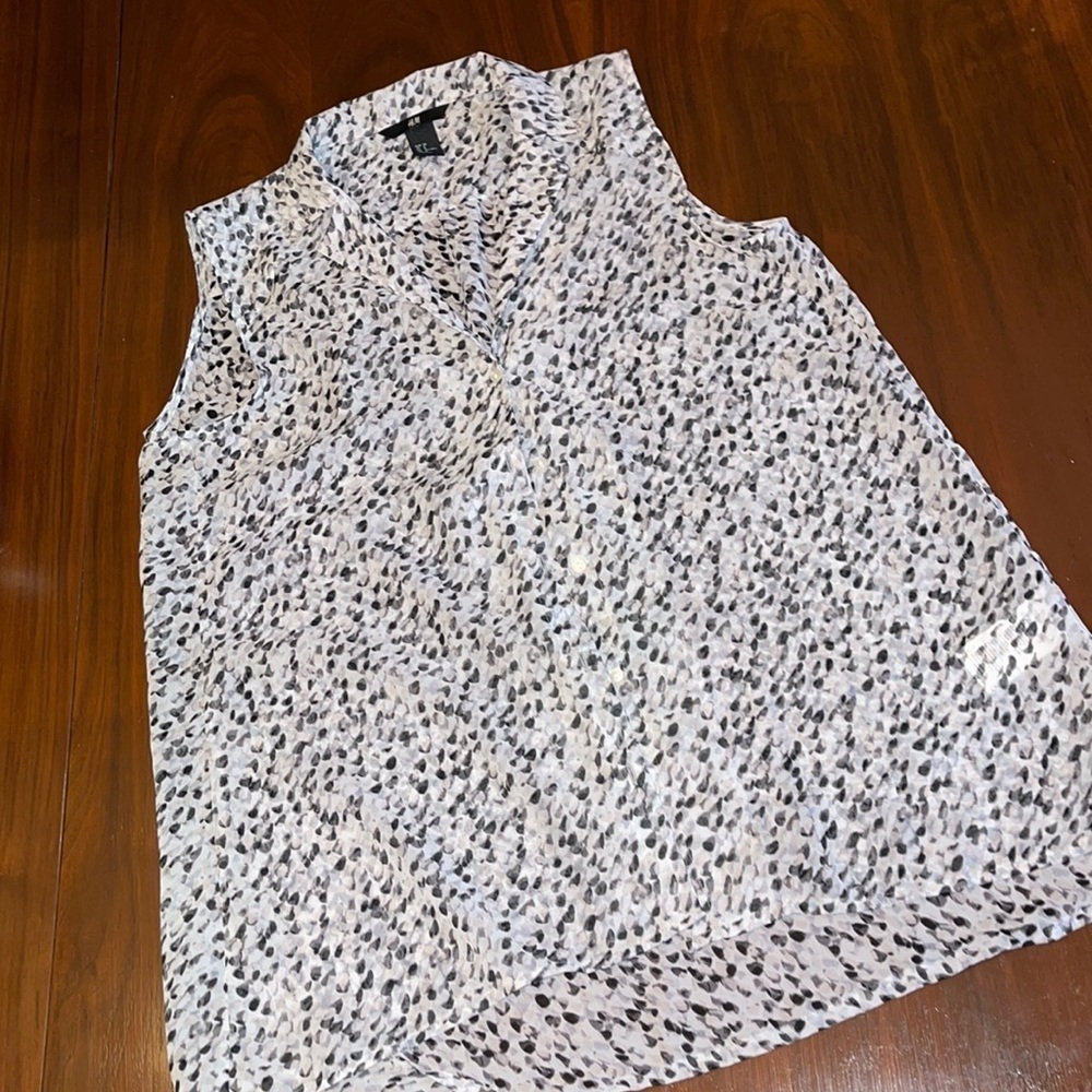 𝅺H & M Print Sleeveless Sheer Top in 8